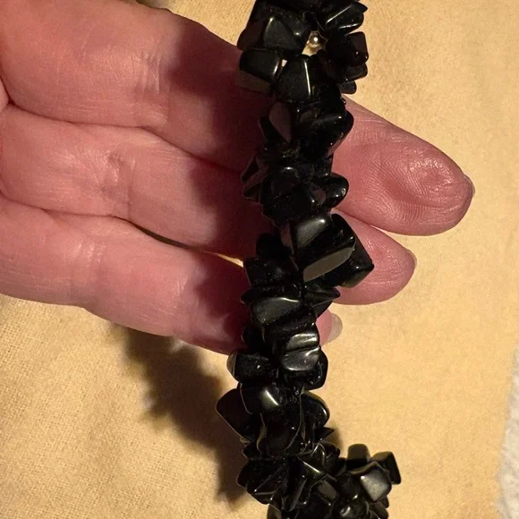 Vintage black coral necklace. 16"
Strand. Matching earrings in sterling silver. - Picture 5 of 7